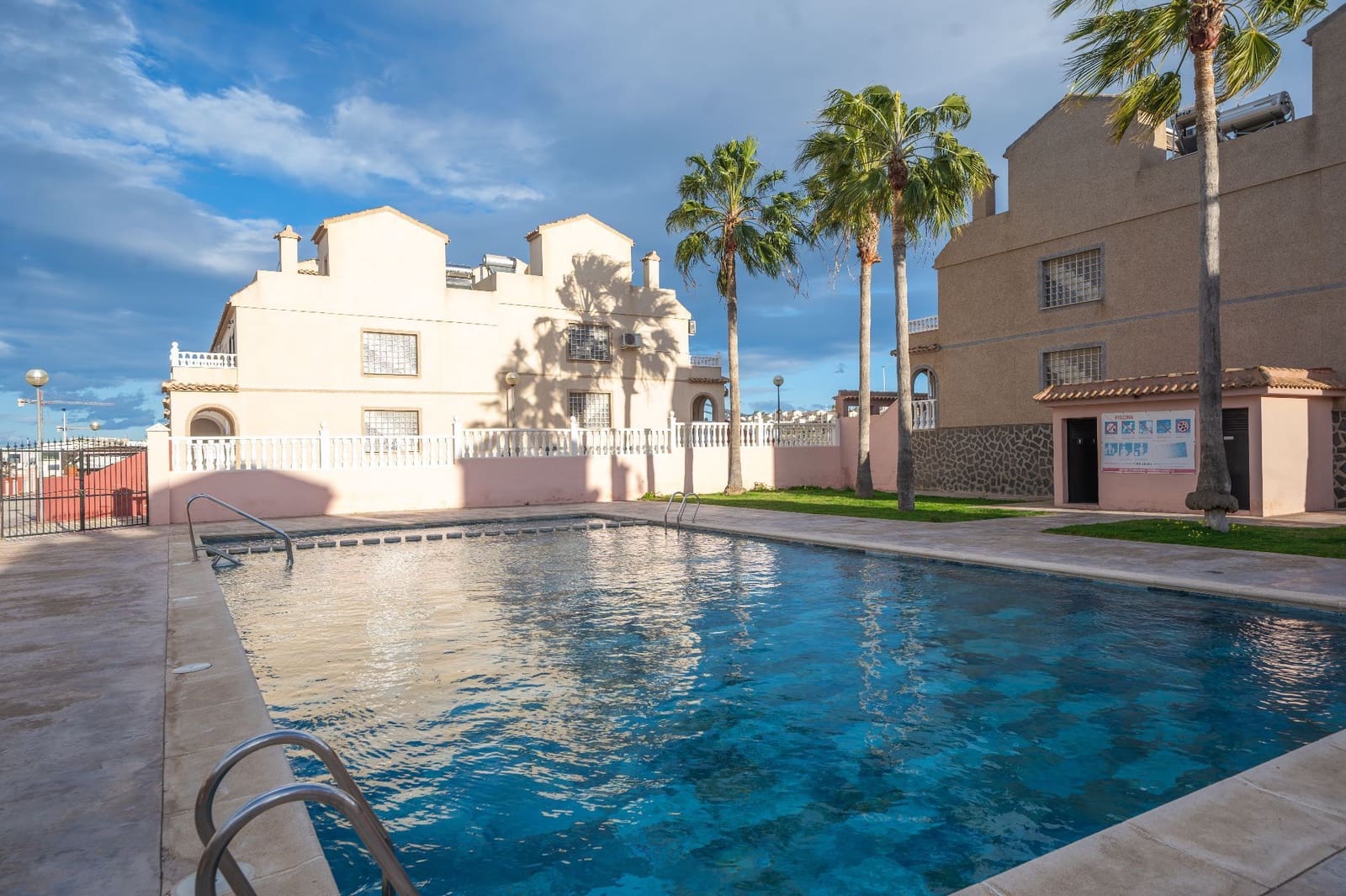 3 makuuhuone Asunto myytävänä paikassa Santa Pola mukana uima-altaan 
autotalli - 230 000 € (Ref: 9573970)