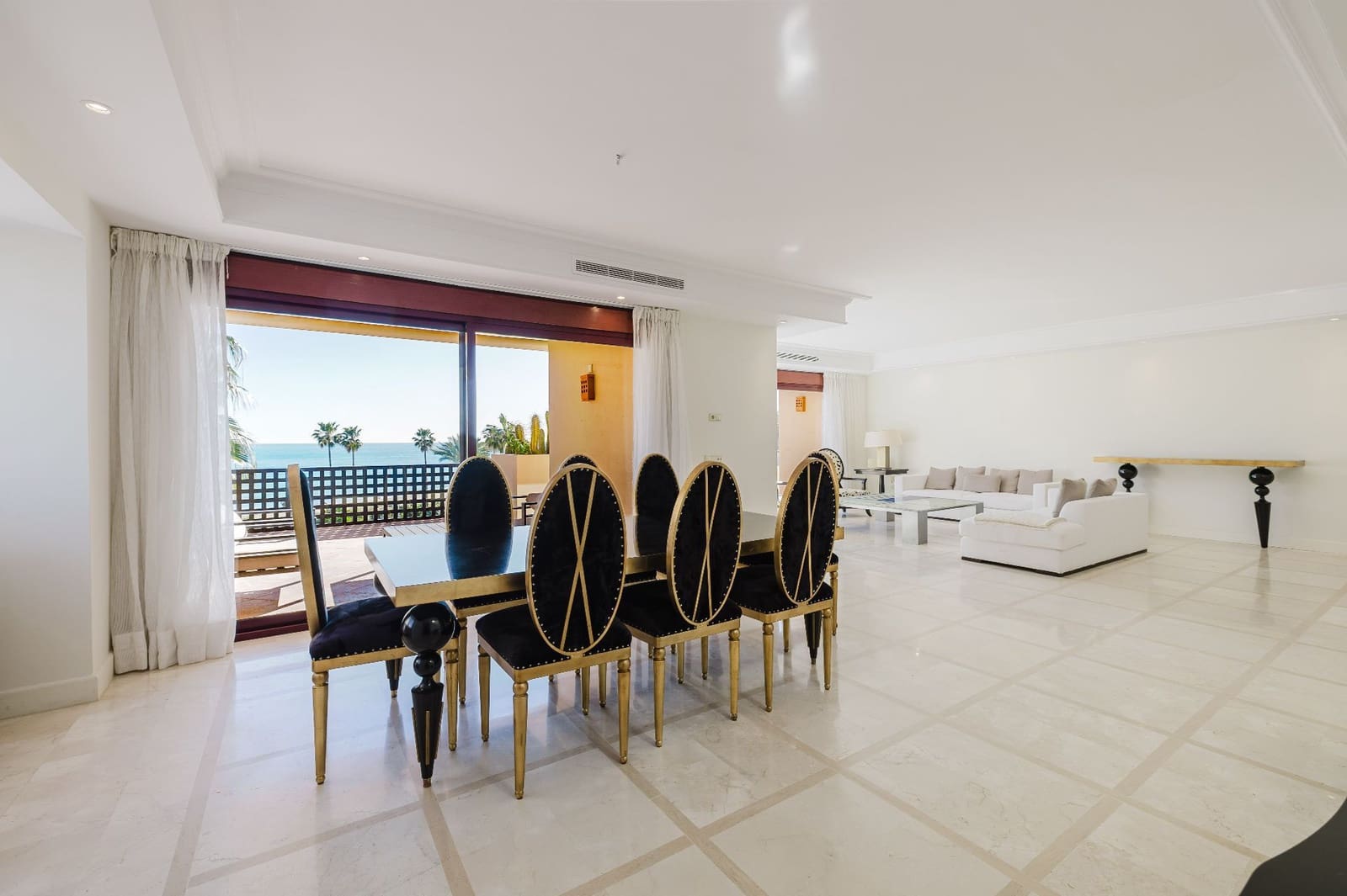 Ático de 3 habitaciones en Estepona en venta con piscina garaje - 2.795.000 € (Ref: 9573971)