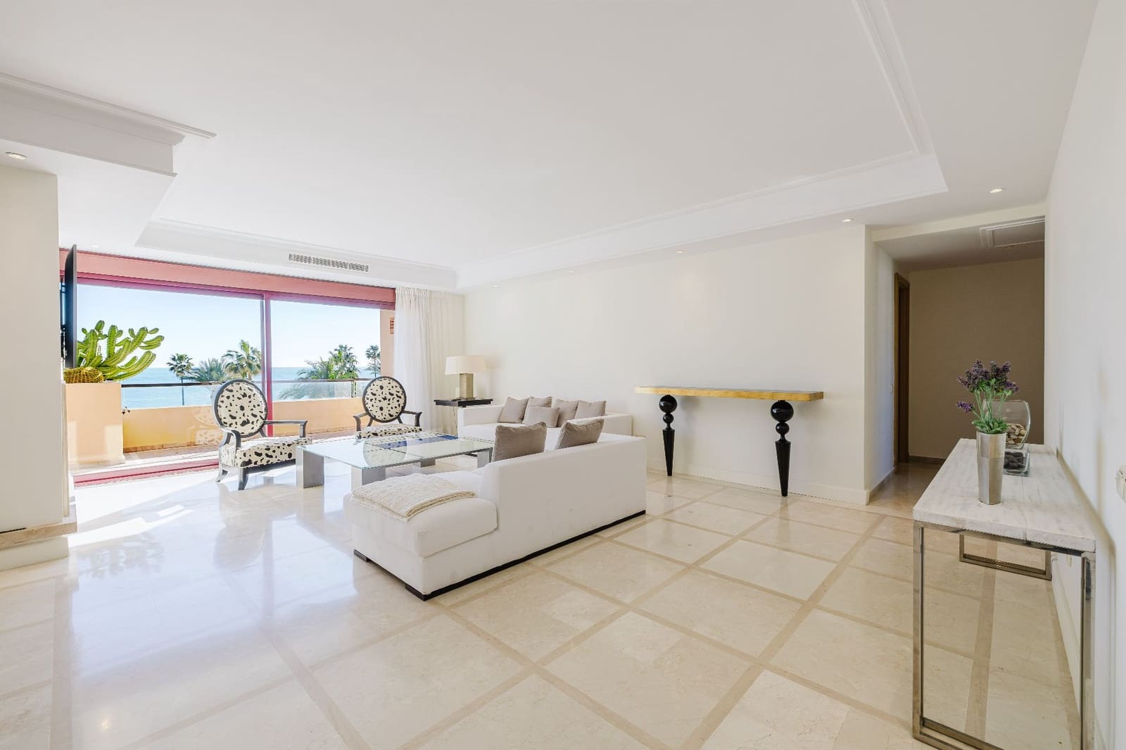Ático de 3 habitaciones en Estepona en venta con piscina garaje - 2.795.000 € (Ref: 9573971)