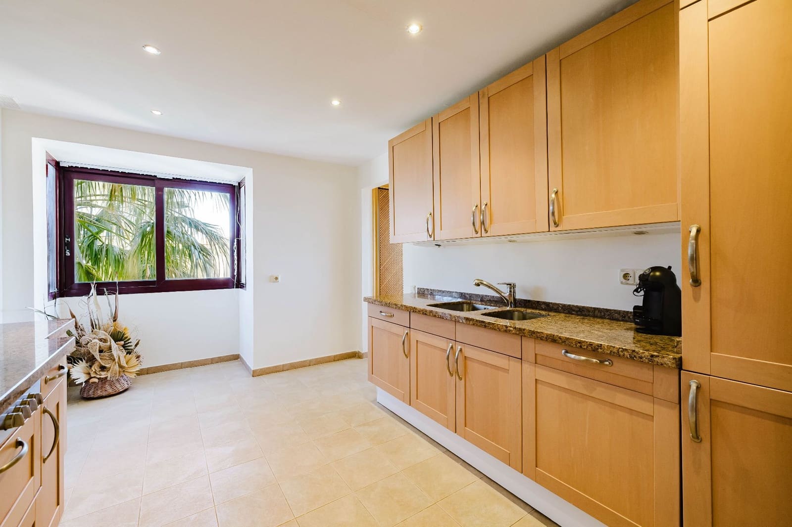 Ático de 3 habitaciones en Estepona en venta con piscina garaje - 2.795.000 € (Ref: 9573971)