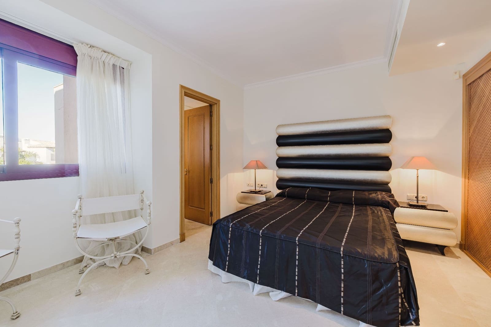 Ático de 3 habitaciones en Estepona en venta con piscina garaje - 2.795.000 € (Ref: 9573971)