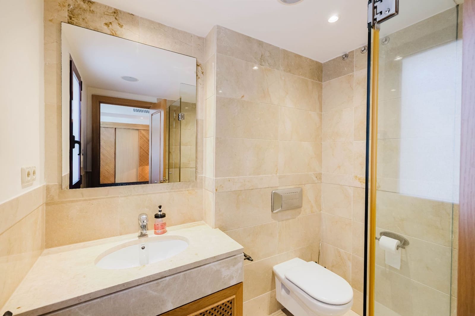 Ático de 3 habitaciones en Estepona en venta con piscina garaje - 2.795.000 € (Ref: 9573971)