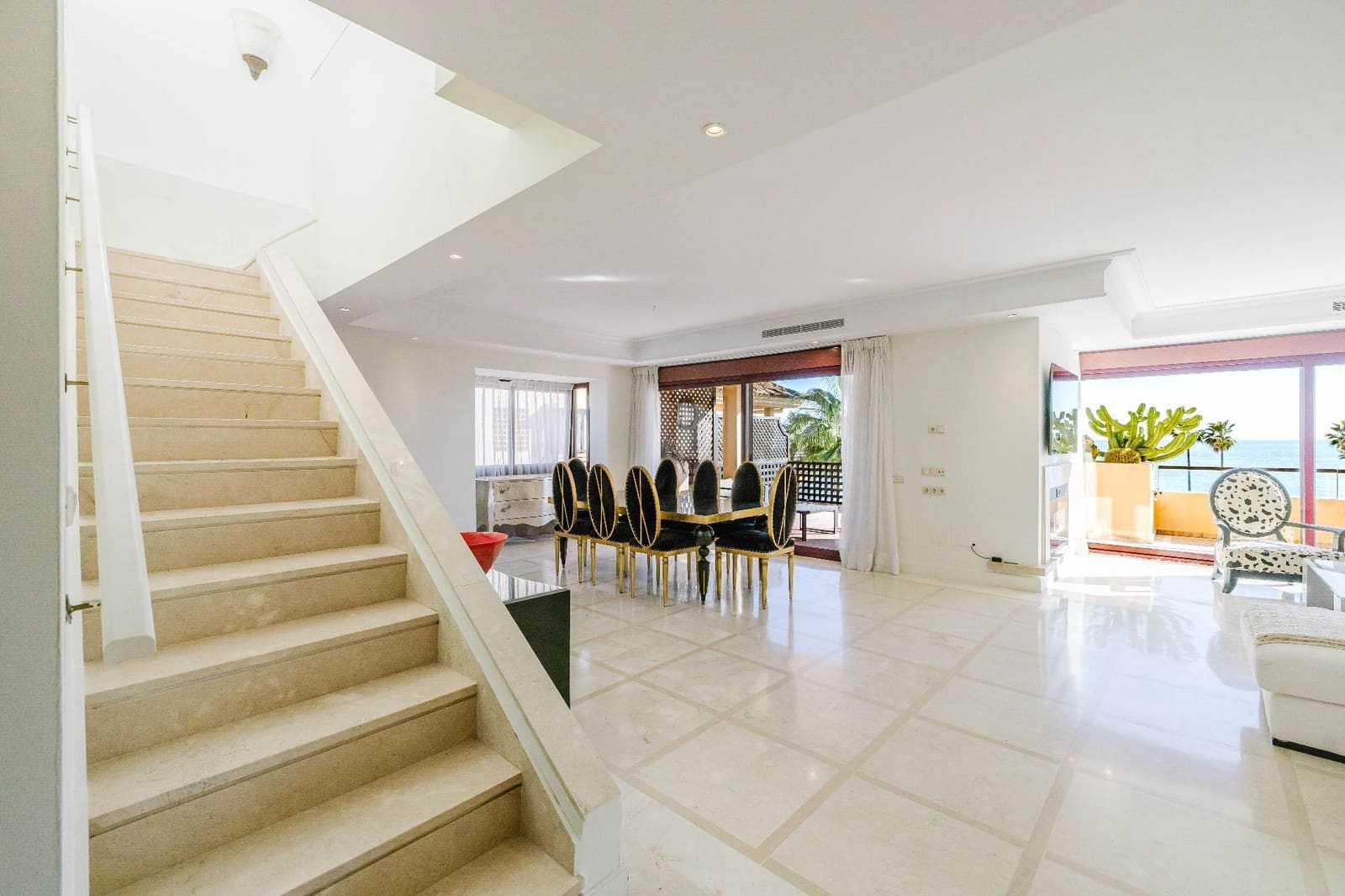 Ático de 3 habitaciones en Estepona en venta con piscina garaje - 2.795.000 € (Ref: 9573971)