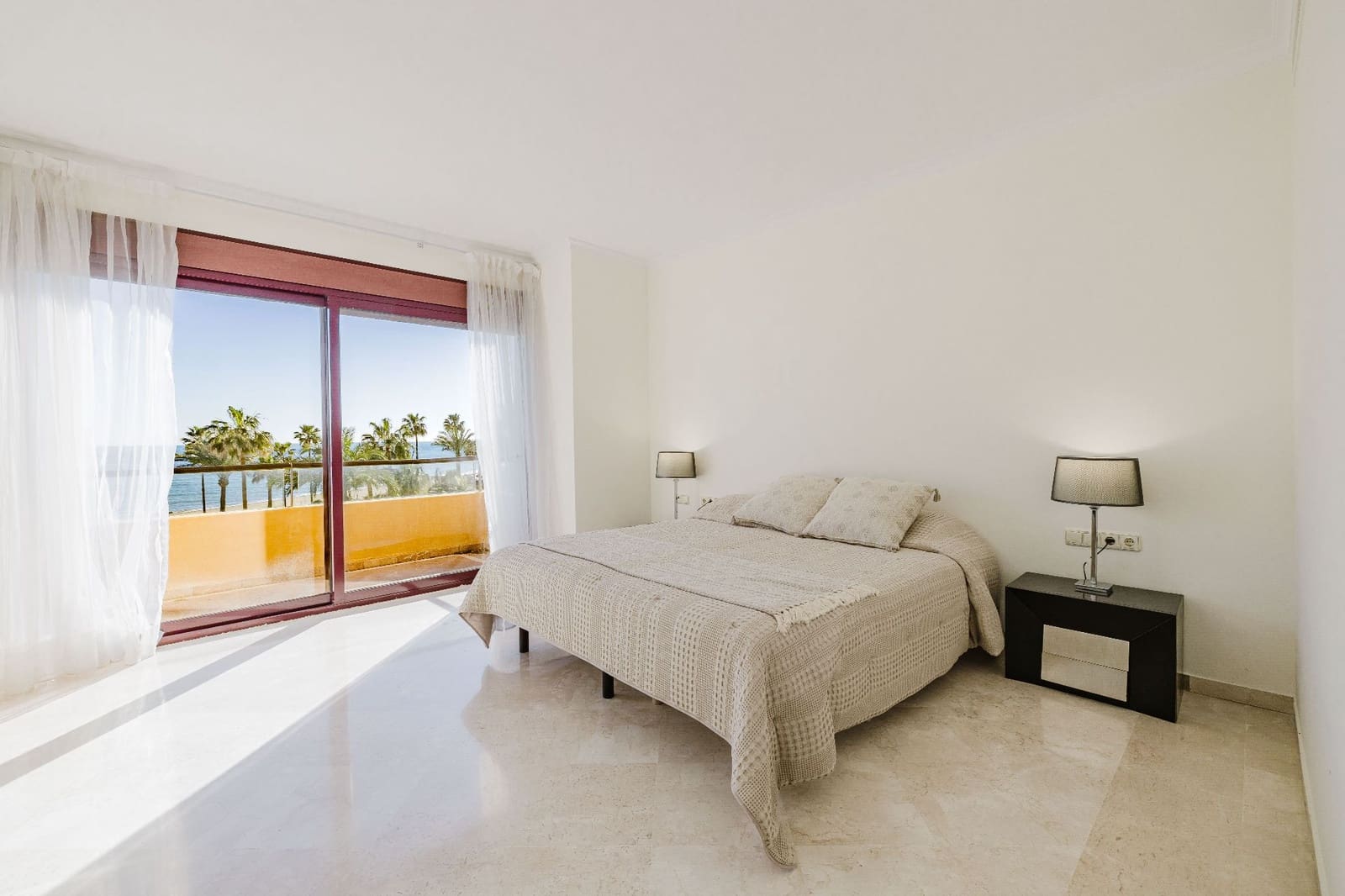 Ático de 3 habitaciones en Estepona en venta con piscina garaje - 2.795.000 € (Ref: 9573971)