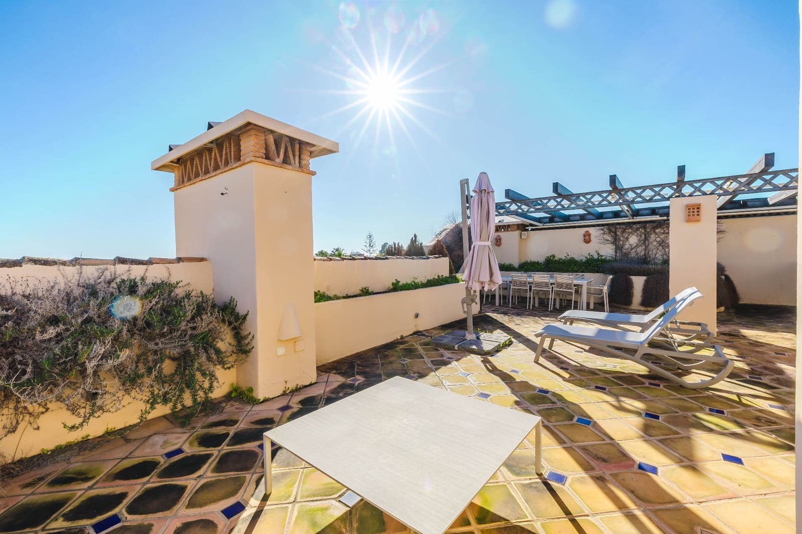 Ático de 3 habitaciones en Estepona en venta con piscina garaje - 2.795.000 € (Ref: 9573971)