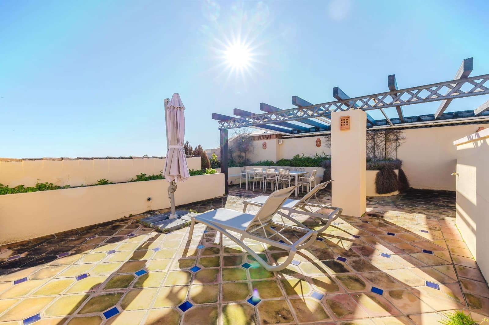 Ático de 3 habitaciones en Estepona en venta con piscina garaje - 2.795.000 € (Ref: 9573971)