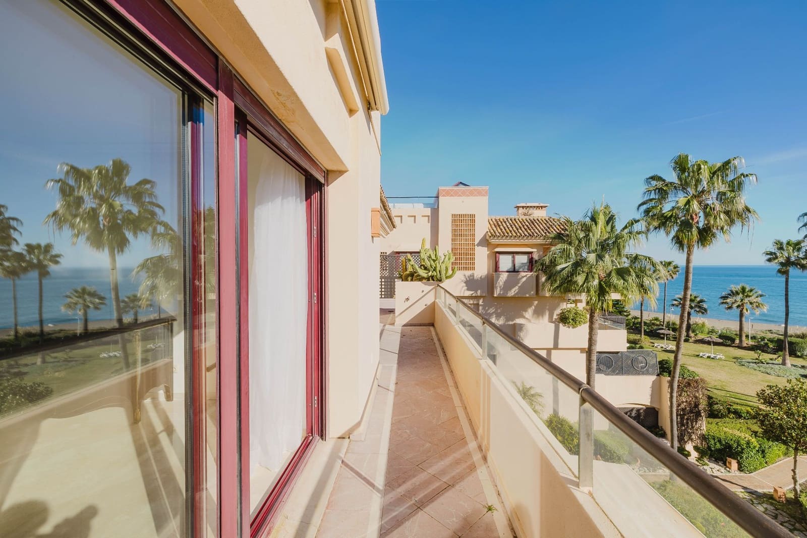 Ático de 3 habitaciones en Estepona en venta con piscina garaje - 2.795.000 € (Ref: 9573971)