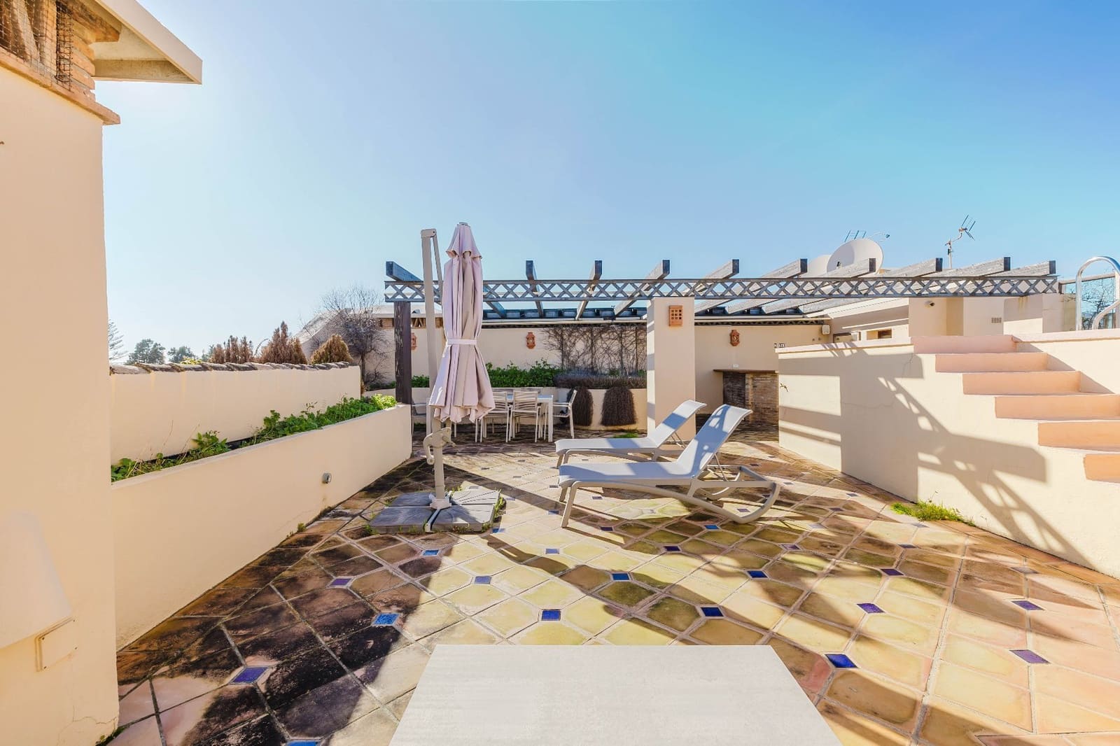 Ático de 3 habitaciones en Estepona en venta con piscina garaje - 2.795.000 € (Ref: 9573971)