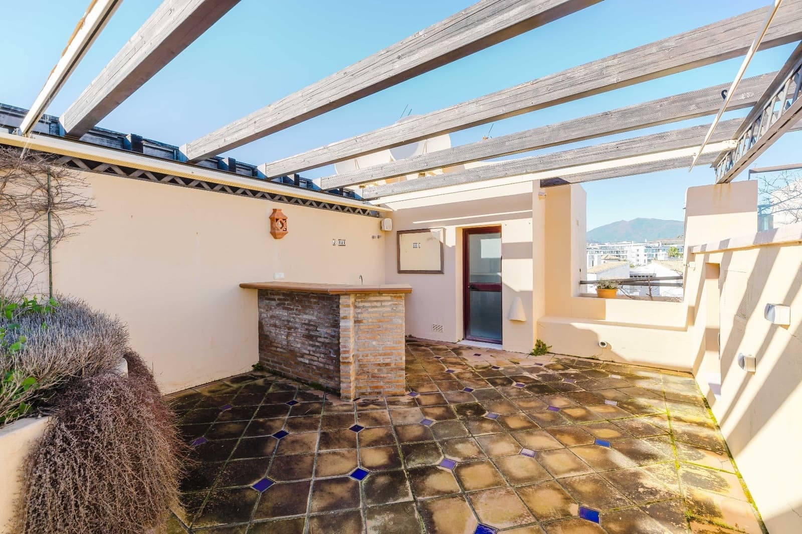 Ático de 3 habitaciones en Estepona en venta con piscina garaje - 2.795.000 € (Ref: 9573971)