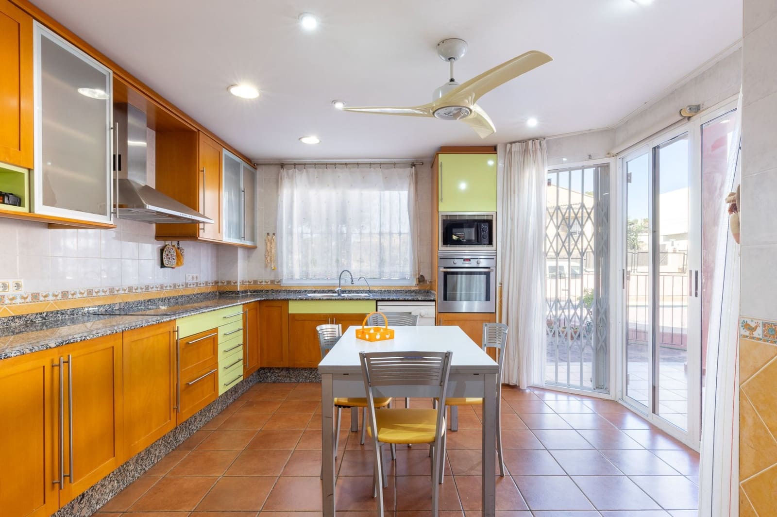 6 Zimmer Villa zu verkaufen in L'Eliana mit Pool Garage - 885.000 € (Ref: 9581541)