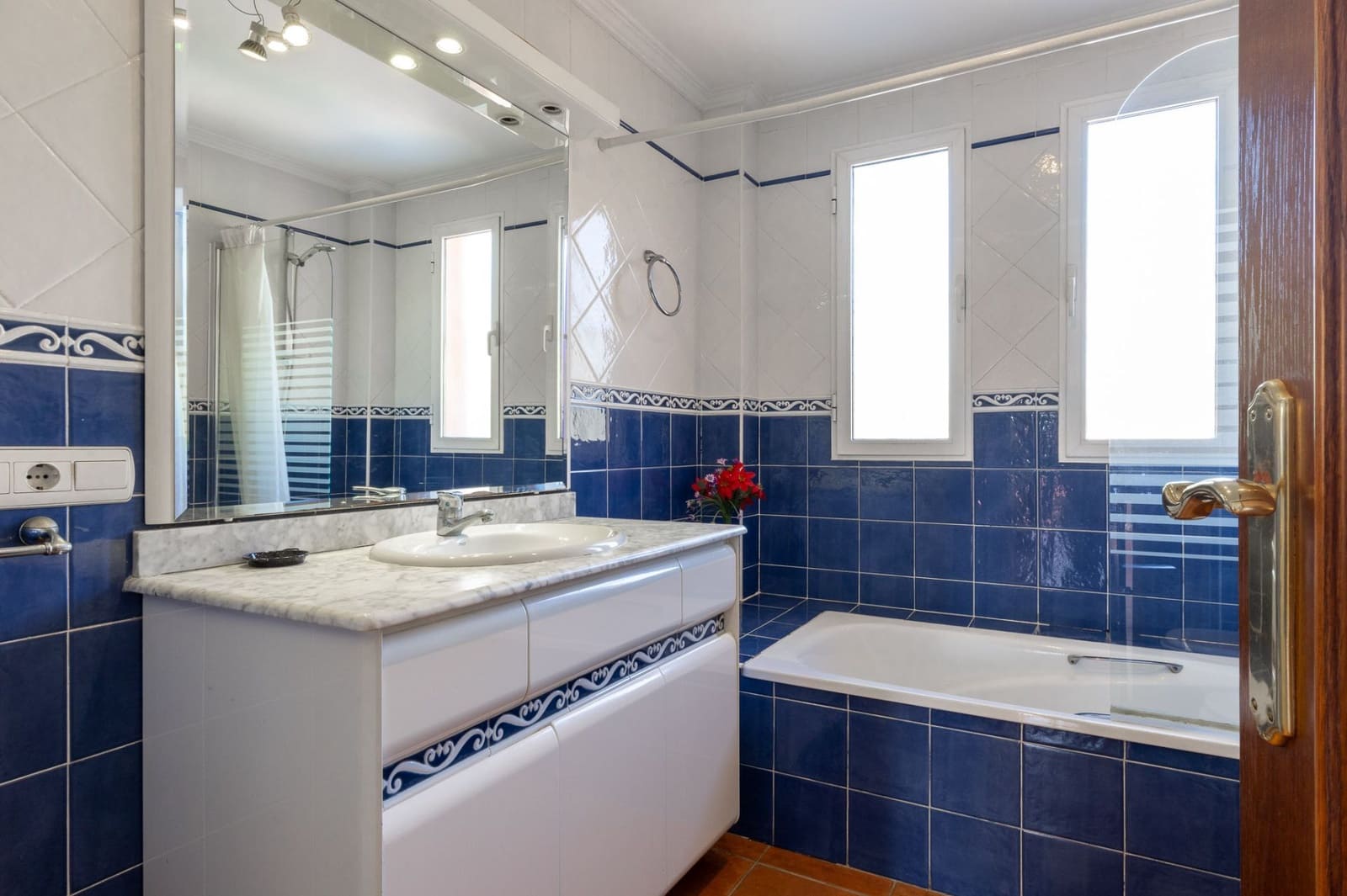 6 Zimmer Villa zu verkaufen in L'Eliana mit Pool Garage - 885.000 € (Ref: 9581541)