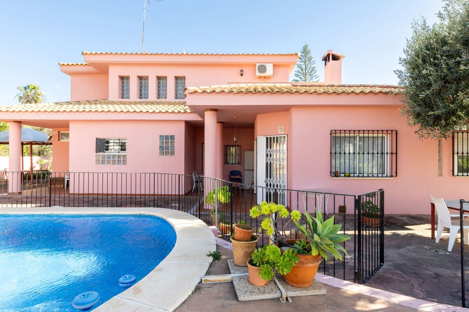 6 Zimmer Villa zu verkaufen in L'Eliana mit Pool Garage - 885.000 € (Ref: 9581541)