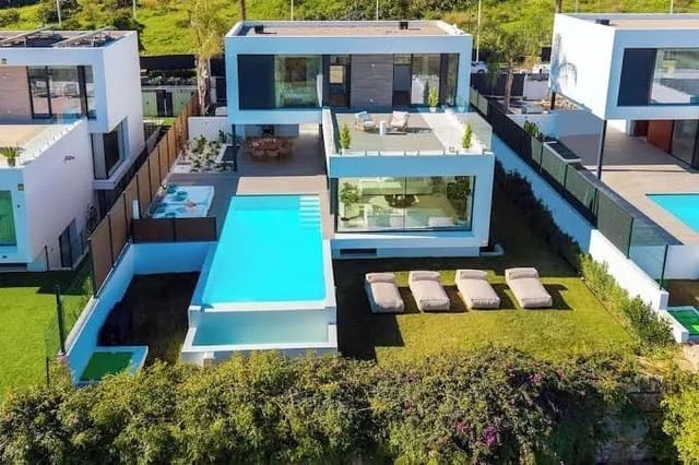 5 sovrum Villa till salu i Estepona med pool garage - 1 795 000 € (Ref: 9585388)