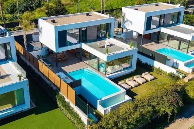 5 sovrum Villa till salu i Estepona med pool garage - 1 795 000 € (Ref: 9585388)