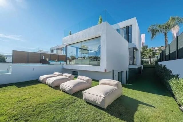 5 sovrum Villa till salu i Estepona med pool garage - 1 795 000 € (Ref: 9585388)