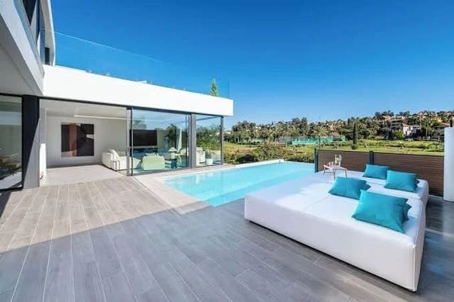 5 sovrum Villa till salu i Estepona med pool garage - 1 795 000 € (Ref: 9585388)