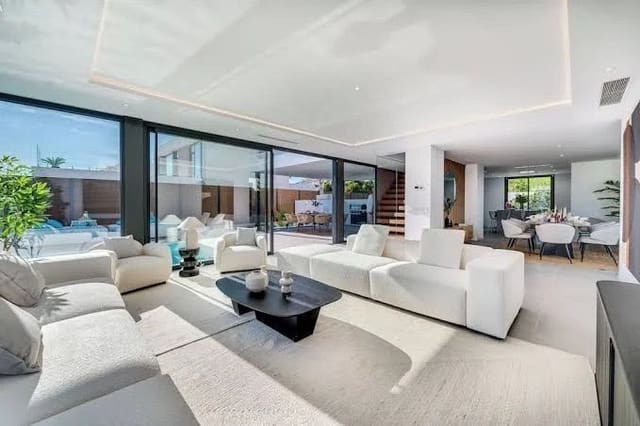 5 sovrum Villa till salu i Estepona med pool garage - 1 795 000 € (Ref: 9585388)