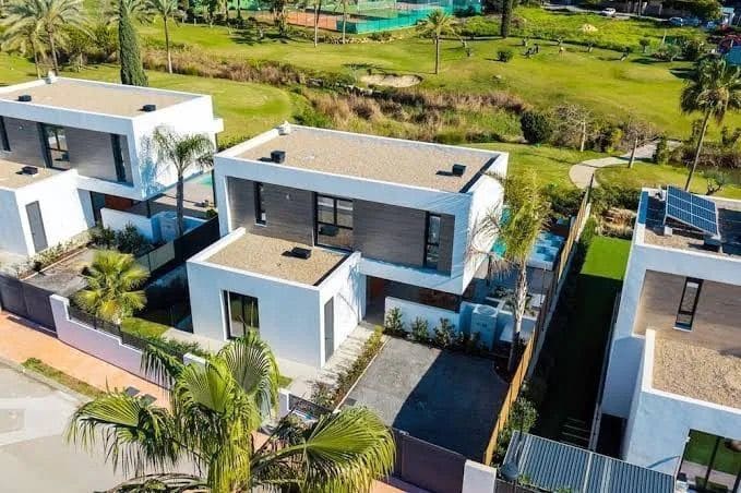 5 sovrum Villa till salu i Estepona med pool garage - 1 795 000 € (Ref: 9585388)