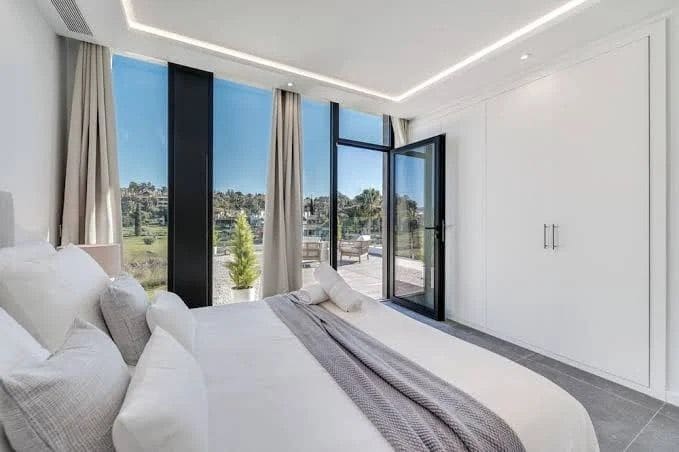 5 sovrum Villa till salu i Estepona med pool garage - 1 795 000 € (Ref: 9585388)