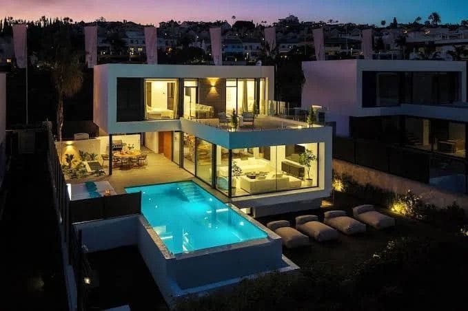 5 sovrum Villa till salu i Estepona med pool garage - 1 795 000 € (Ref: 9585388)