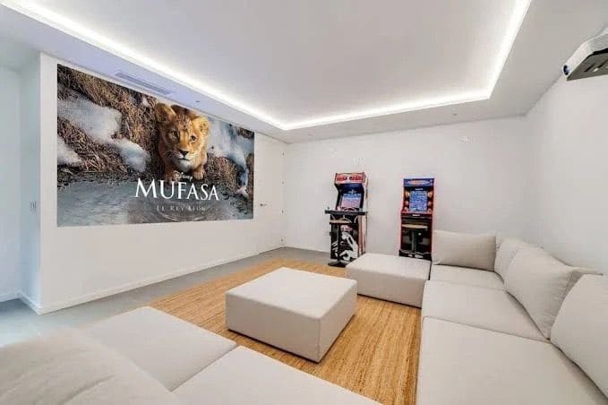 5 sovrum Villa till salu i Estepona med pool garage - 1 795 000 € (Ref: 9585388)