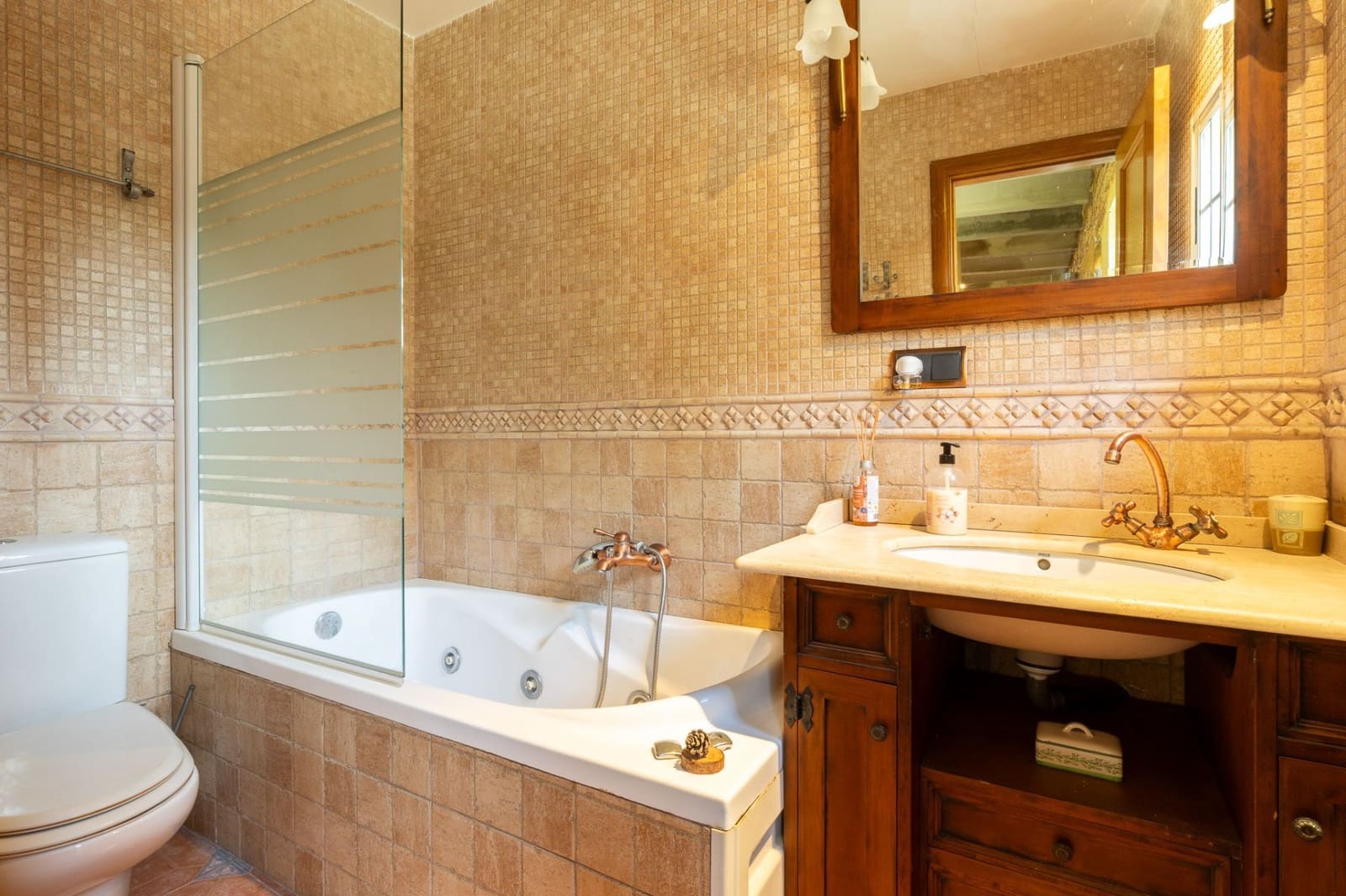 4 bedroom Villa for sale in Godelleta with pool garage - € 310,000 (Ref: 9585389)