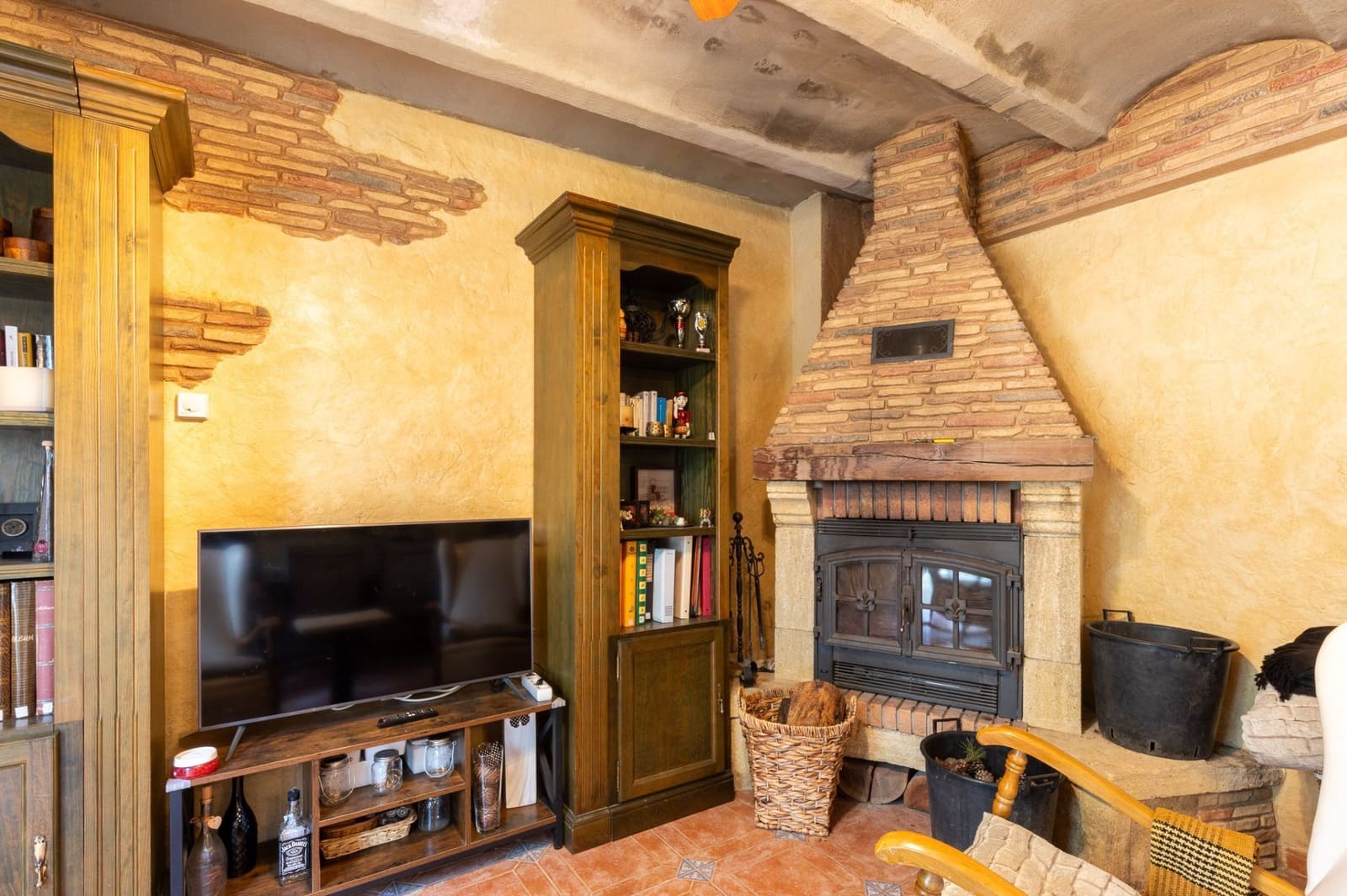 4 bedroom Villa for sale in Godelleta with pool garage - € 310,000 (Ref: 9585389)