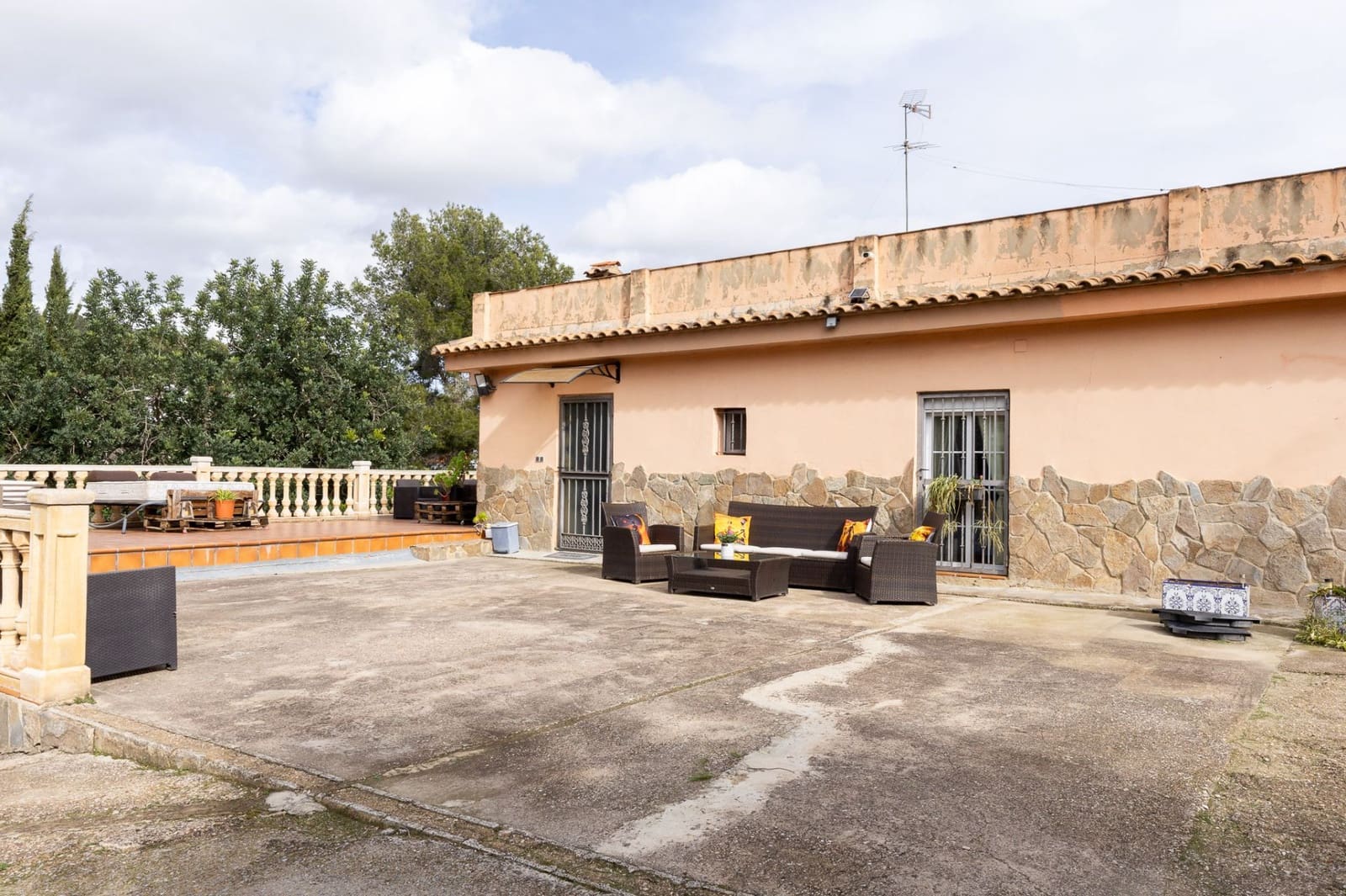 4 bedroom Villa for sale in Godelleta with pool garage - € 310,000 (Ref: 9585389)