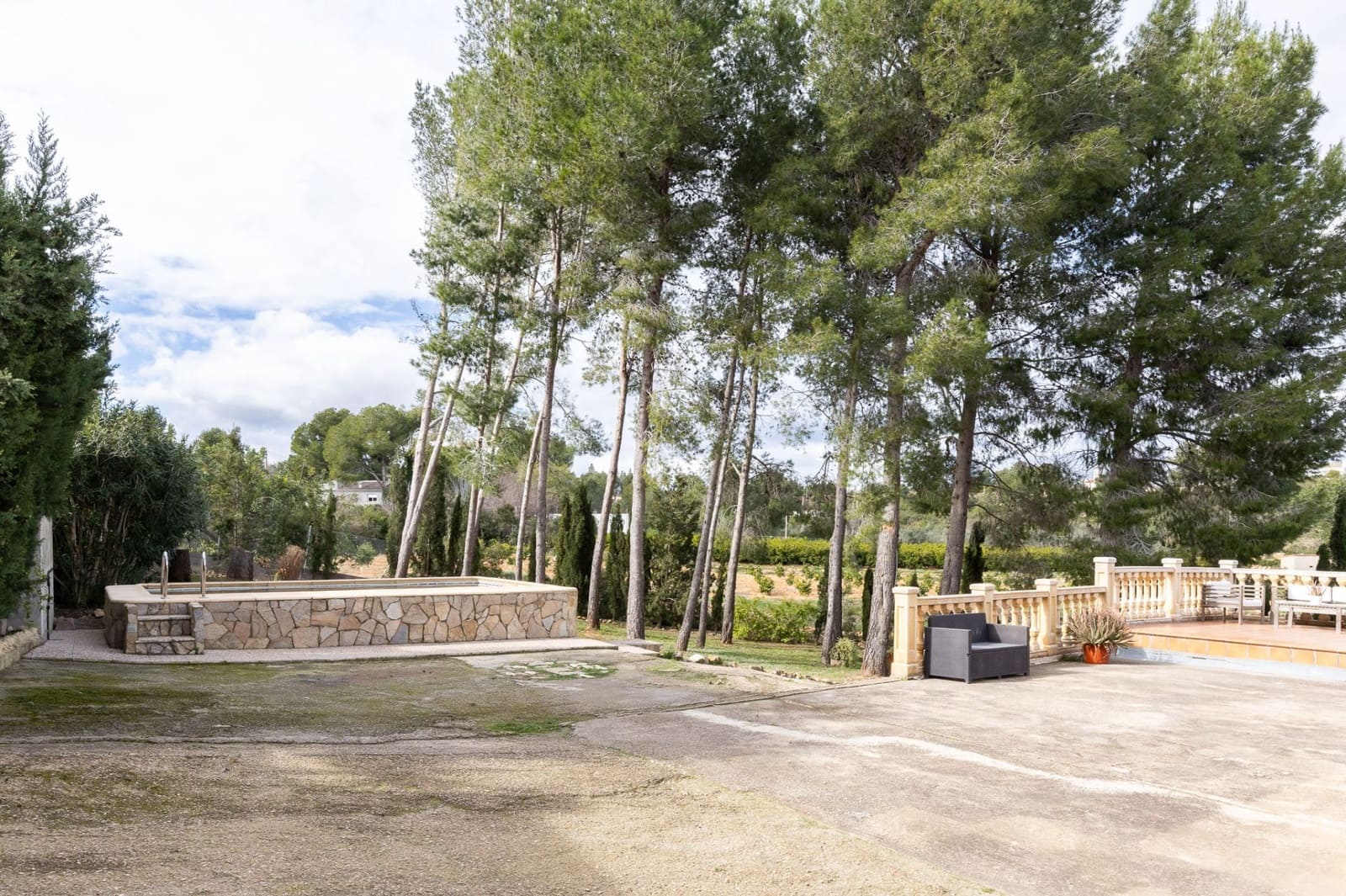 4 bedroom Villa for sale in Godelleta with pool garage - € 310,000 (Ref: 9585389)