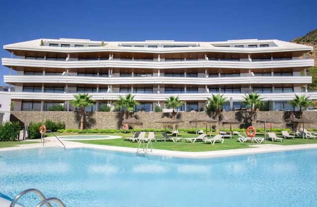 2 Zimmer Penthouse zu verkaufen in Fuengirola mit Pool Garage - 850.000 € (Ref: 9585391)