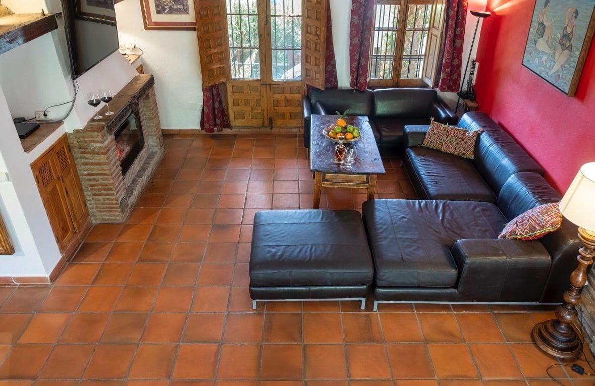 6 sypialnia Willa na sprzedaż w Sayalonga z basenem garażem - 690 000 € (Ref: 9594630)