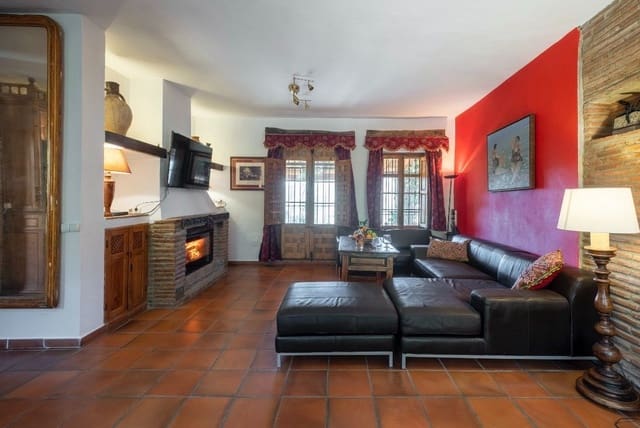 6 sypialnia Willa na sprzedaż w Sayalonga z basenem garażem - 690 000 € (Ref: 9594630)