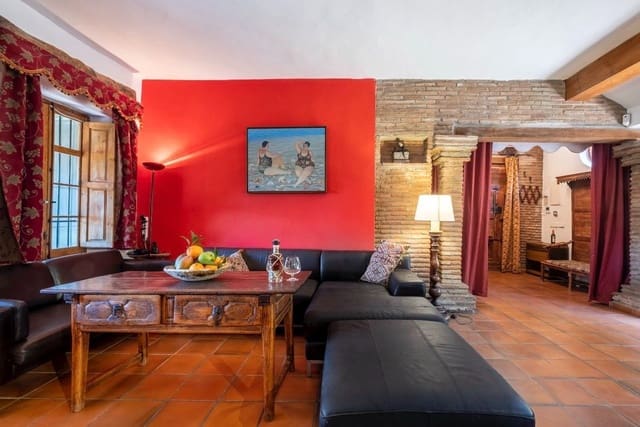 6 sypialnia Willa na sprzedaż w Sayalonga z basenem garażem - 690 000 € (Ref: 9594630)