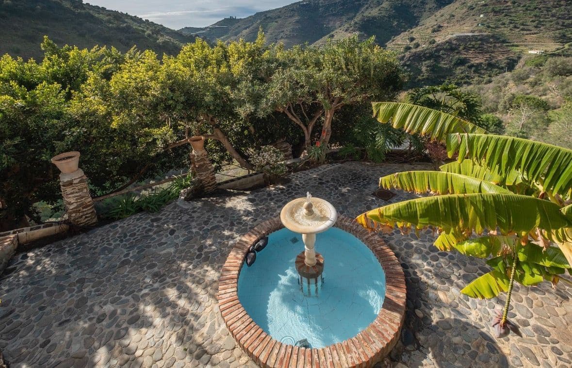 6 sypialnia Willa na sprzedaż w Sayalonga z basenem garażem - 690 000 € (Ref: 9594630)