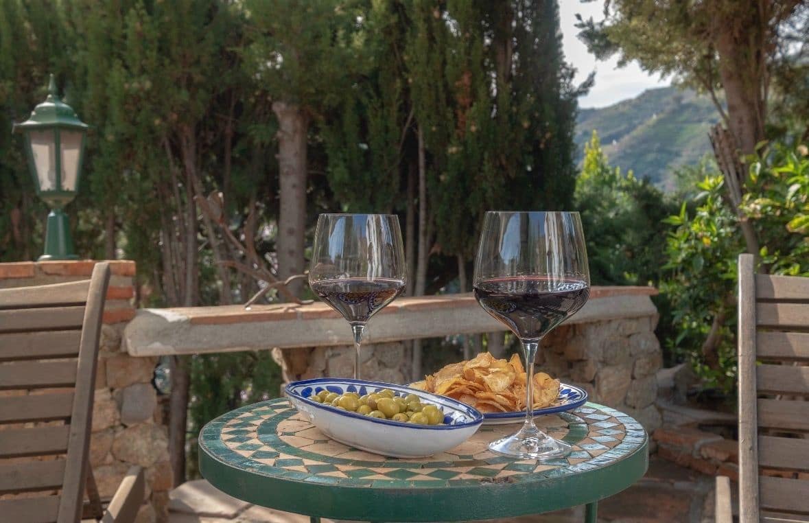 6 sypialnia Willa na sprzedaż w Sayalonga z basenem garażem - 690 000 € (Ref: 9594630)