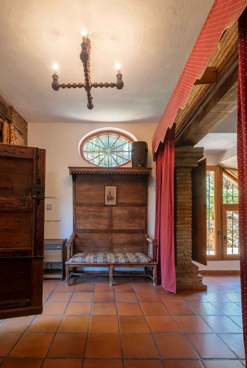 6 sypialnia Willa na sprzedaż w Sayalonga z basenem garażem - 690 000 € (Ref: 9594630)