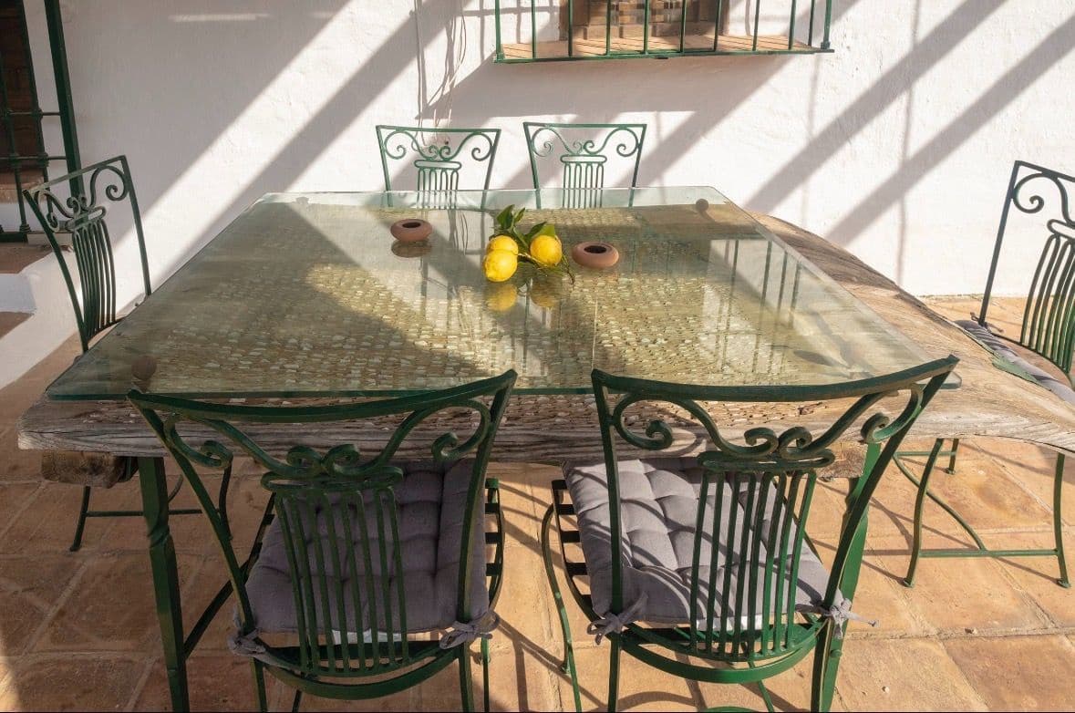 6 sypialnia Willa na sprzedaż w Sayalonga z basenem garażem - 690 000 € (Ref: 9594630)