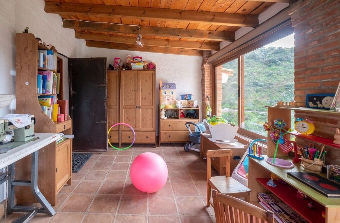 6 sypialnia Willa na sprzedaż w Sayalonga z basenem garażem - 690 000 € (Ref: 9594630)