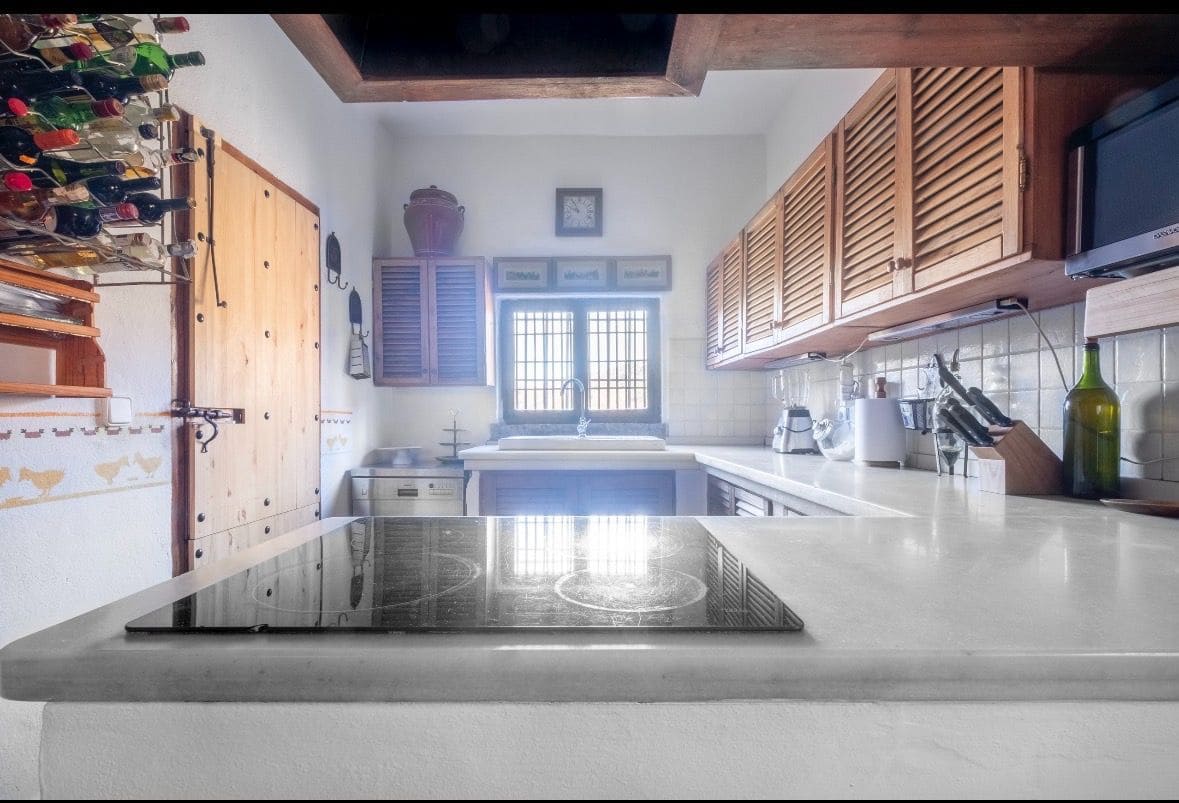 6 sypialnia Willa na sprzedaż w Sayalonga z basenem garażem - 690 000 € (Ref: 9594630)