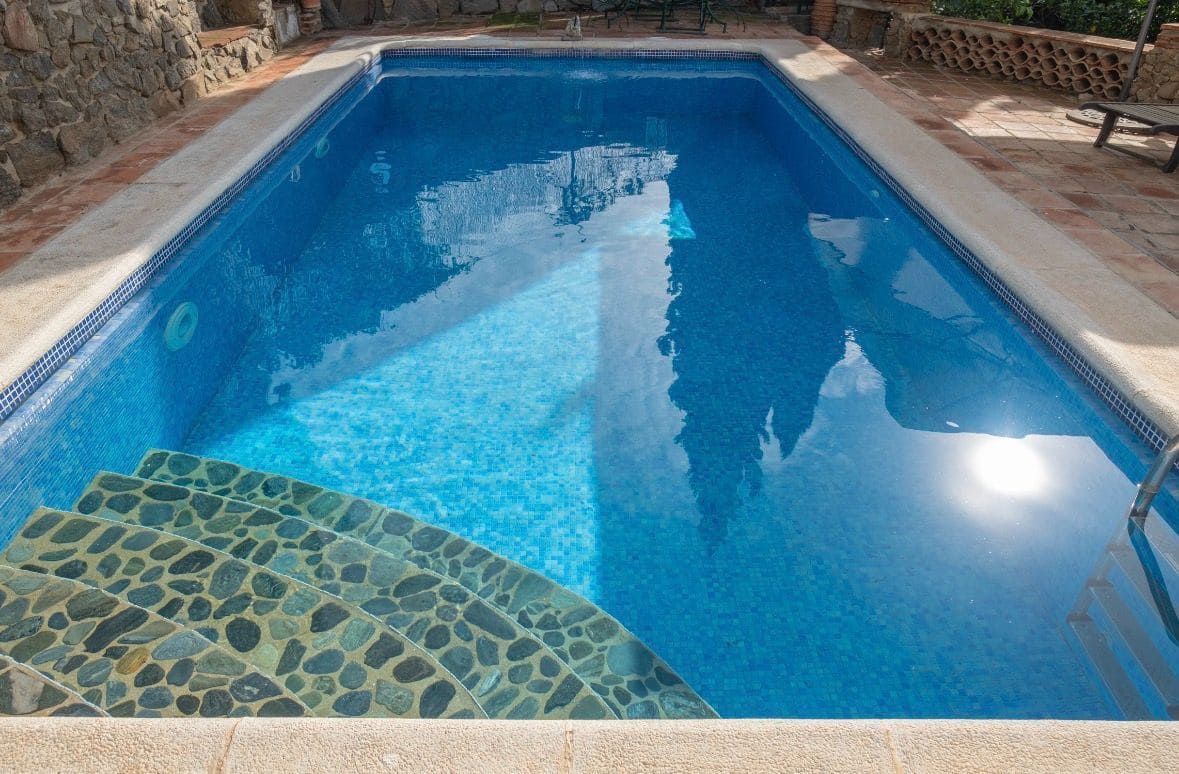 6 sypialnia Willa na sprzedaż w Sayalonga z basenem garażem - 690 000 € (Ref: 9594630)