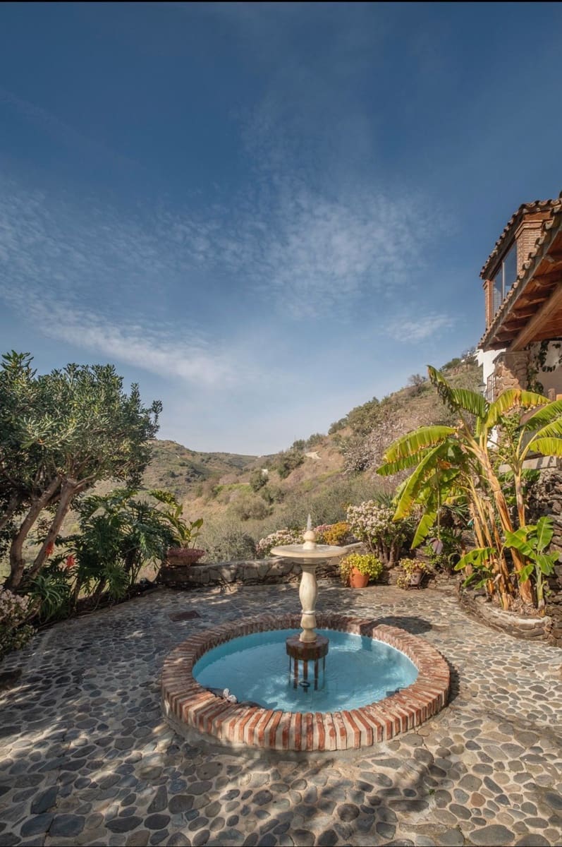 6 sypialnia Willa na sprzedaż w Sayalonga z basenem garażem - 690 000 € (Ref: 9594630)