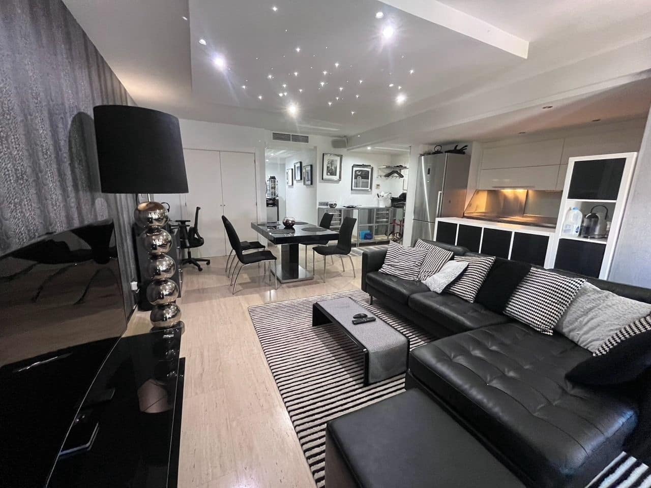 2 bedroom Apartment for sale in Ibiza / Eivissa town with pool garage - € 1,150,000 (Ref: 9594631)