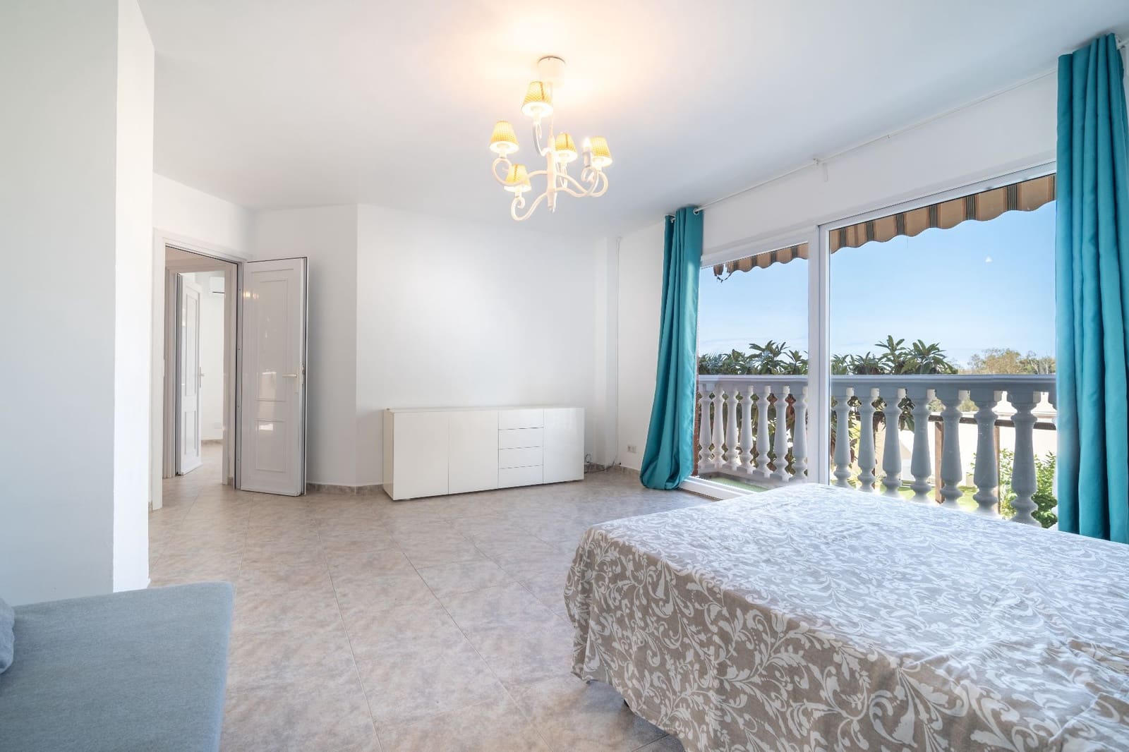 4 Zimmer Villa zu verkaufen in Rincon de la Victoria mit Pool Garage - 880.000 € (Ref: 9594635)