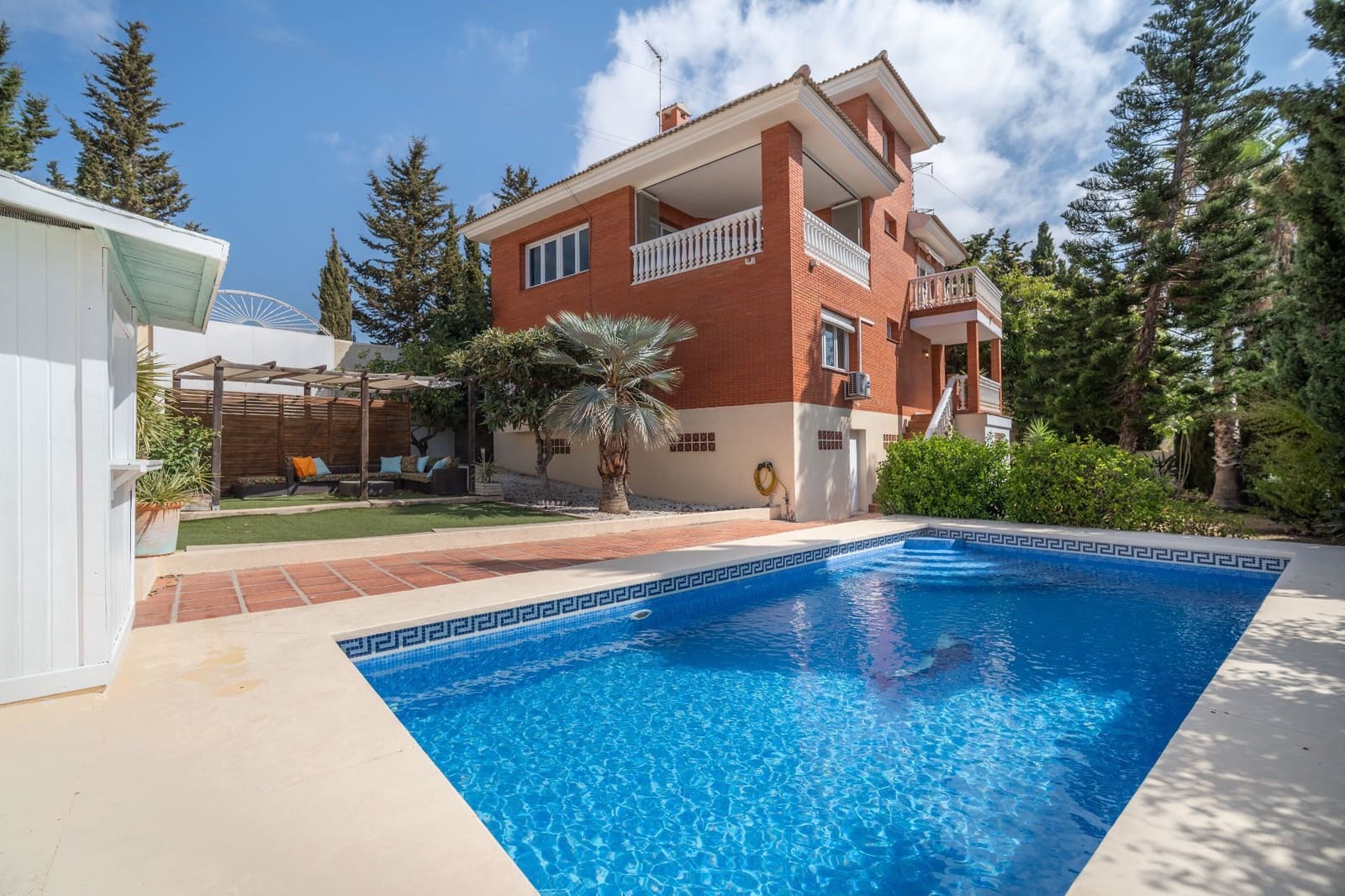 4 Zimmer Villa zu verkaufen in Rincon de la Victoria mit Pool Garage - 880.000 € (Ref: 9594635)