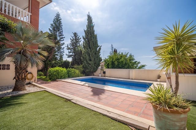 4 makuuhuone Huvila myytävänä paikassa Rincón de la Victoria mukana uima-altaan 
autotalli - 880 000 € (Ref: 9594635)