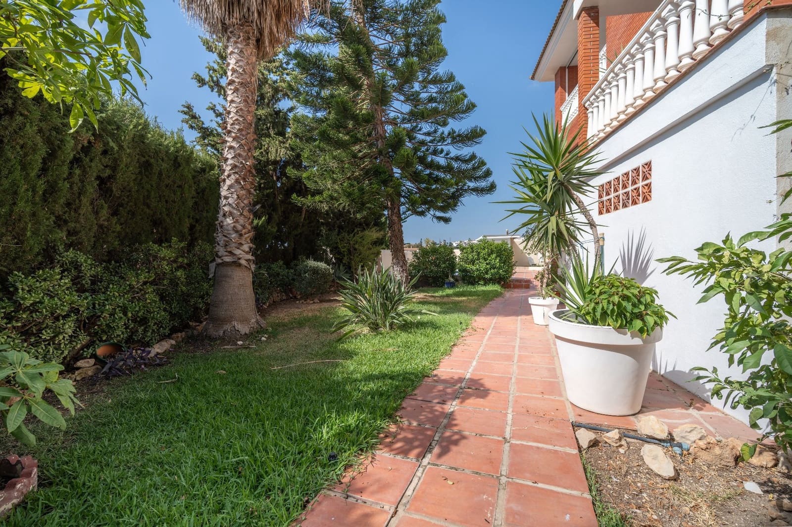 4 Zimmer Villa zu verkaufen in Rincon de la Victoria mit Pool Garage - 880.000 € (Ref: 9594635)