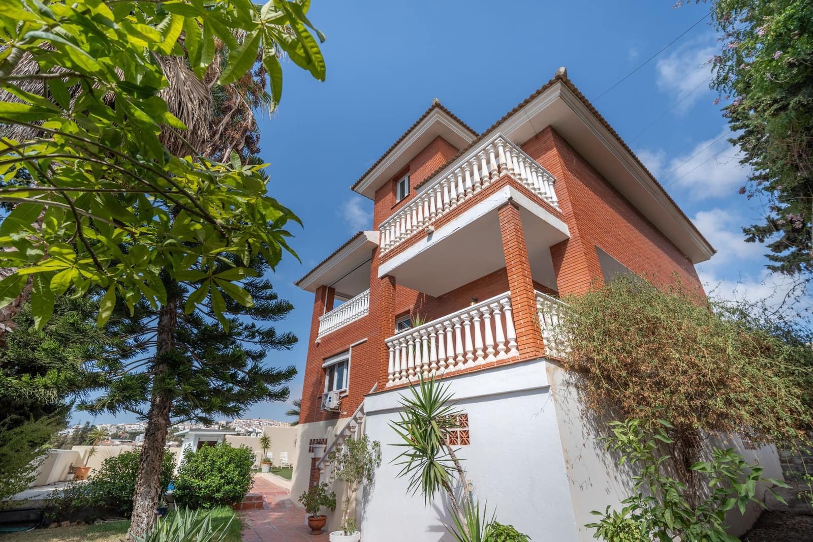 4 Zimmer Villa zu verkaufen in Rincon de la Victoria mit Pool Garage - 880.000 € (Ref: 9594635)