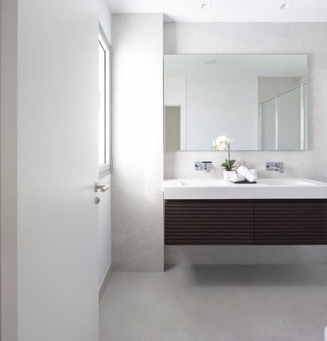 4 sypialnia Apartament na sprzedaż w Marbella z basenem garażem - 1 365 000 € (Ref: 9598672)