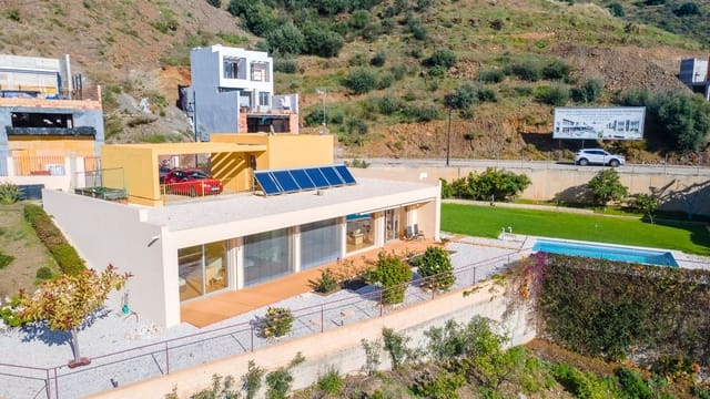 3 slaapkamer Villa te koop in Torrox - € 995.000 (Ref: 9598674)