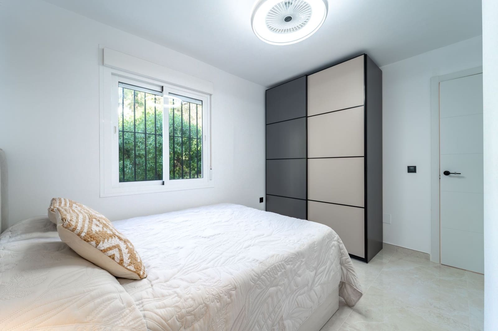 2 bedroom Apartment for sale in Mijas with pool - € 375,000 (Ref: 9598677)